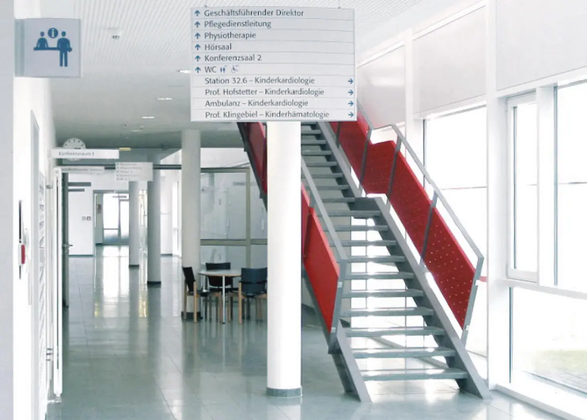 Uploads/Uniklinik-Frankfurt-Schild-Haus32.jpg